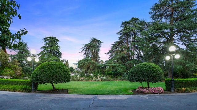 4175 N Van Ness Boulevard, Fresno, CA 93704