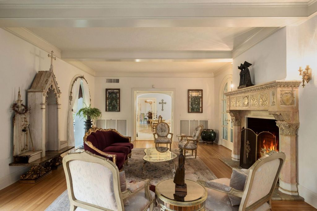 Image 10 of property listing at 4175 N Van Ness Boulevard, Fresno, CA 93704