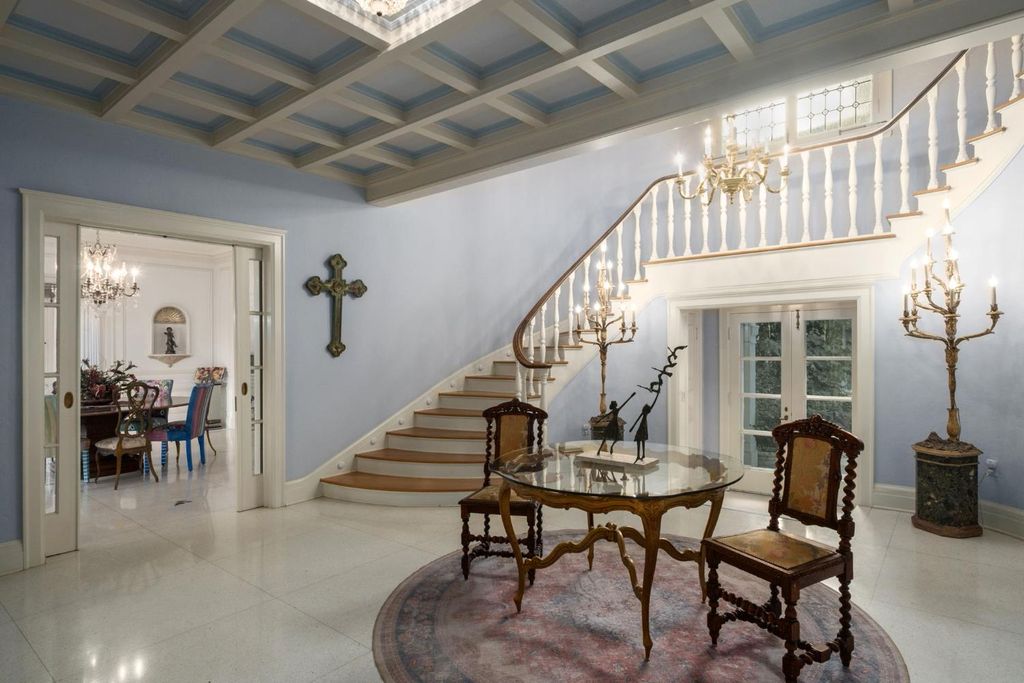 Image 11 of property listing at 4175 N Van Ness Boulevard, Fresno, CA 93704