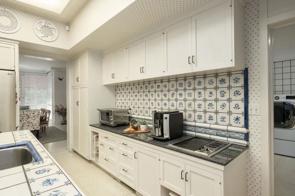 Image 24 of property listing at 4175 N Van Ness Boulevard, Fresno, CA 93704