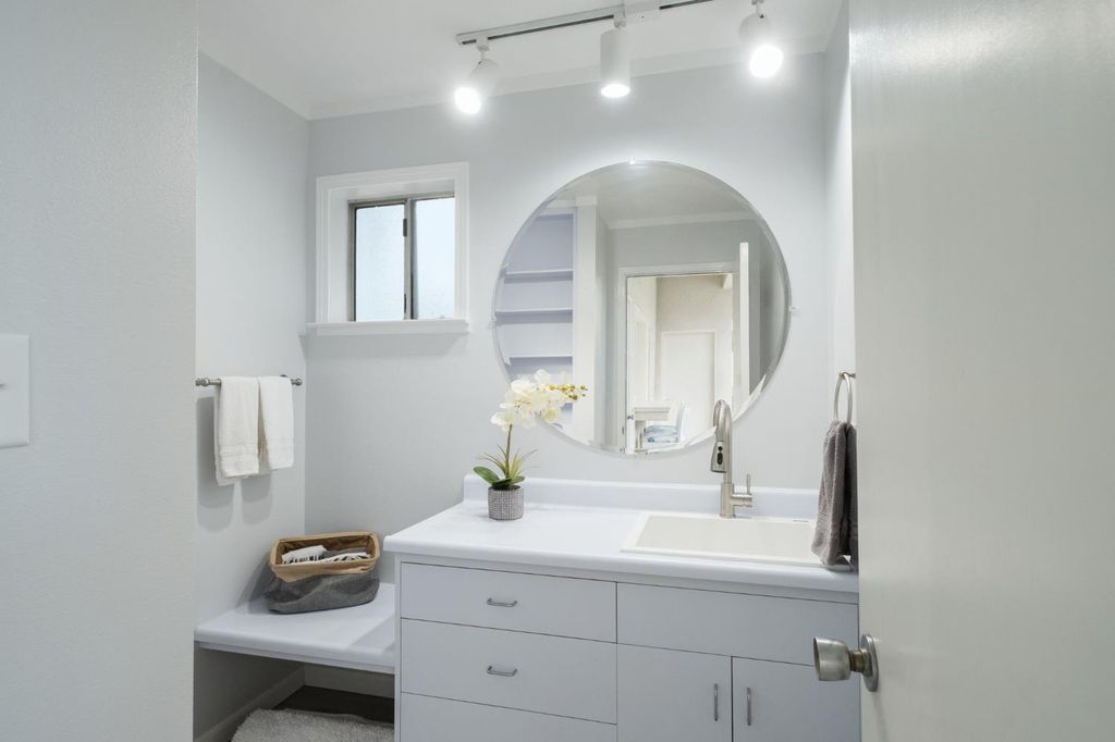 Image 61 of property listing at 4175 N Van Ness Boulevard, Fresno, CA 93704