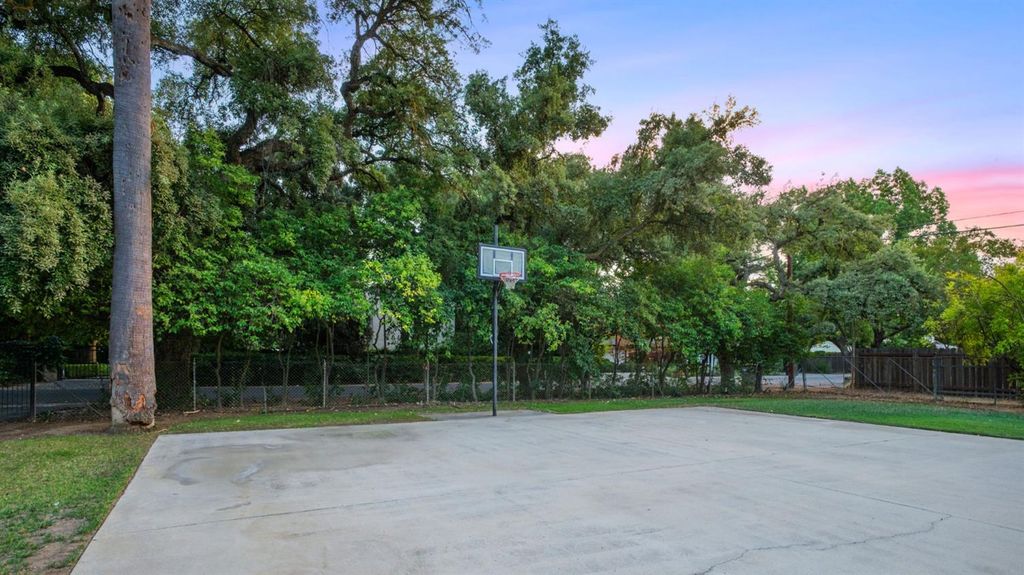 Image 68 of property listing at 4175 N Van Ness Boulevard, Fresno, CA 93704