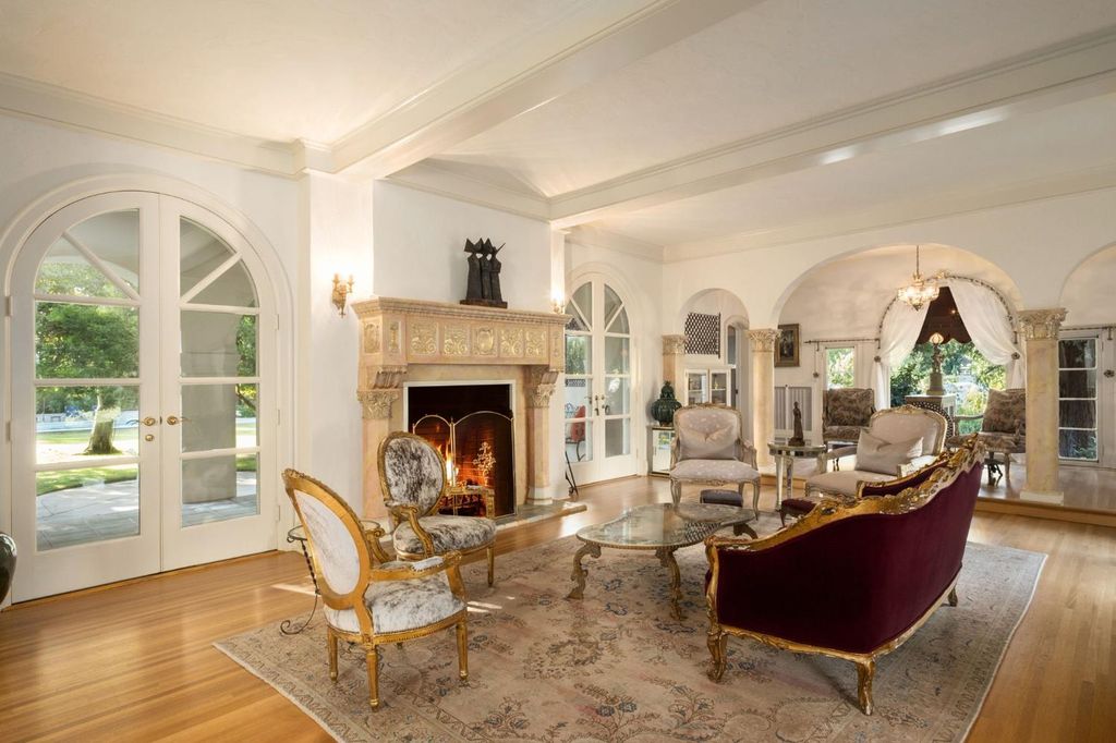 Image 7 of property listing at 4175 N Van Ness Boulevard, Fresno, CA 93704