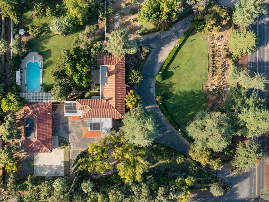 Image 71 of property listing at 4175 N Van Ness Boulevard, Fresno, CA 93704