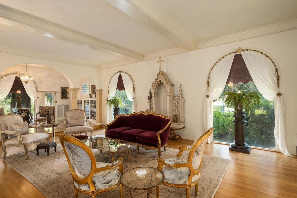 Image 8 of property listing at 4175 N Van Ness Boulevard, Fresno, CA 93704