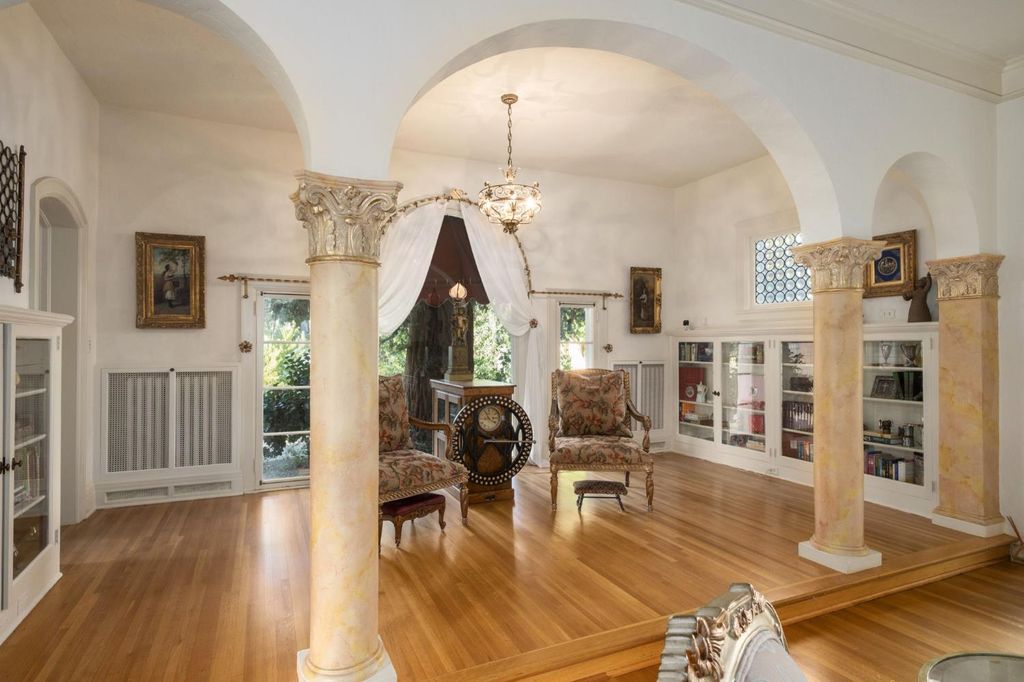 Image 9 of property listing at 4175 N Van Ness Boulevard, Fresno, CA 93704