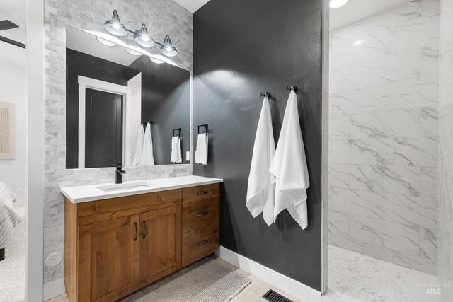 18119 N Fallspring Pl, Nampa, ID 83687