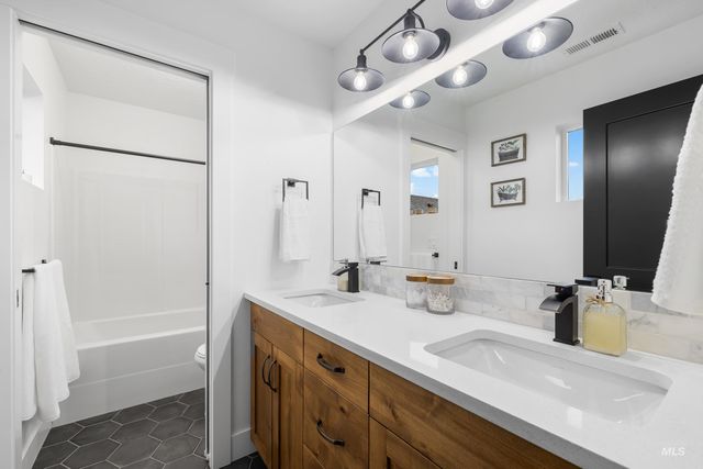 18119 N Fallspring Pl, Nampa, ID 83687