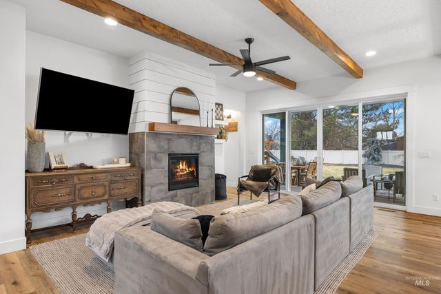 18119 N Fallspring Pl, Nampa, ID 83687