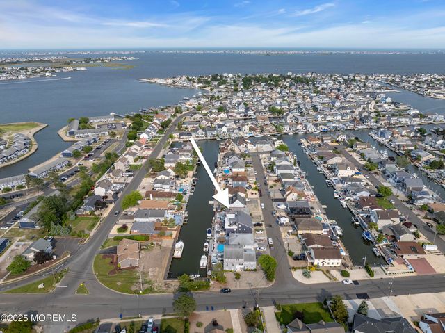 21 Clearwater Way, Toms River, NJ 08753