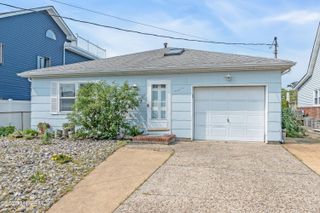 21 Clearwater Way, Toms River, NJ 08753