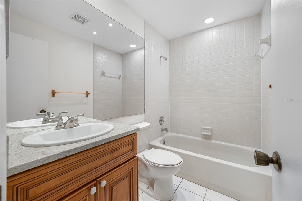 Image 25 of property listing at 14778 FEATHER COVE ROAD, Clearwater, FL 33762