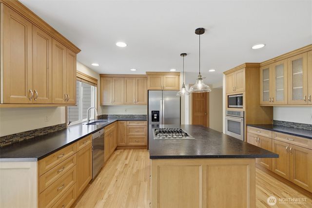 26032 SE 39th Way, Sammamish, WA 98029