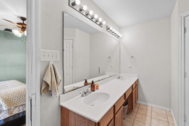 99 Catamaran Court, Gordonville, TX 76245