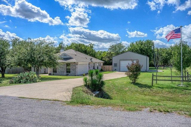 99 Catamaran Court, Gordonville, TX 76245