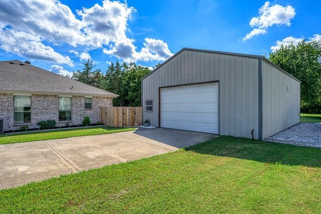 99 Catamaran Court, Gordonville, TX 76245