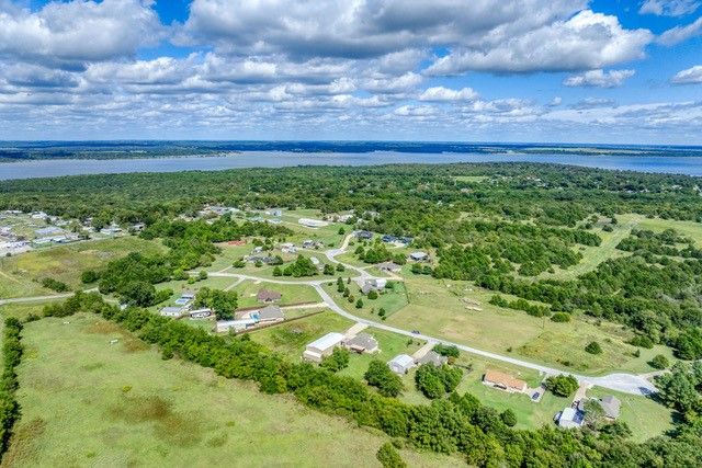 99 Catamaran Court, Gordonville, TX 76245