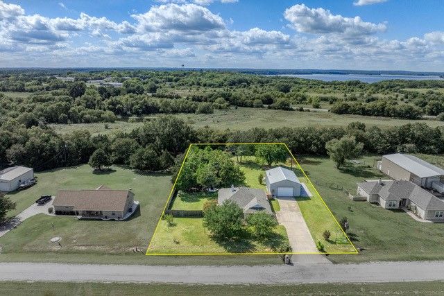 99 Catamaran Court, Gordonville, TX 76245