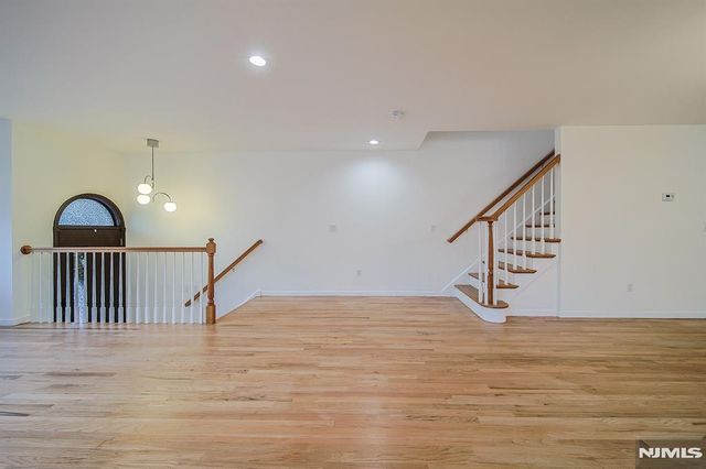 333 Highland Avenue B, Palisades Park, NJ 07650