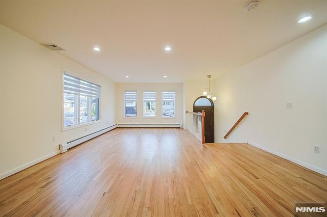 333 Highland Avenue B, Palisades Park, NJ 07650