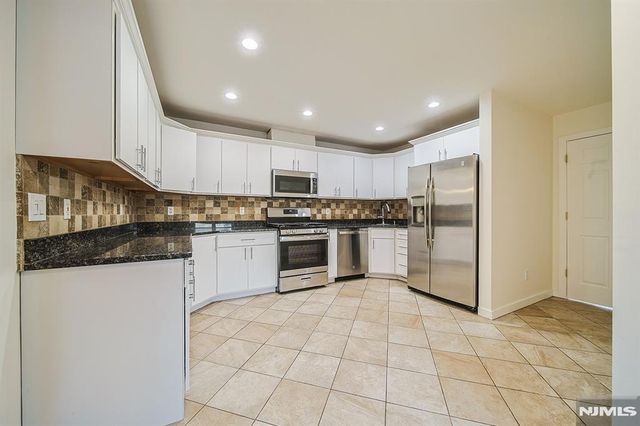 333 Highland Avenue B, Palisades Park, NJ 07650