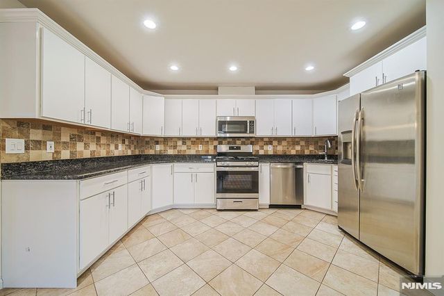 333 Highland Avenue B, Palisades Park, NJ 07650