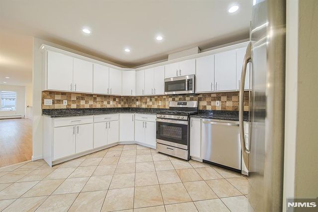 333 Highland Avenue B, Palisades Park, NJ 07650