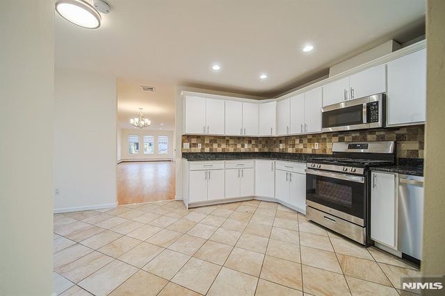 333 Highland Avenue B, Palisades Park, NJ 07650