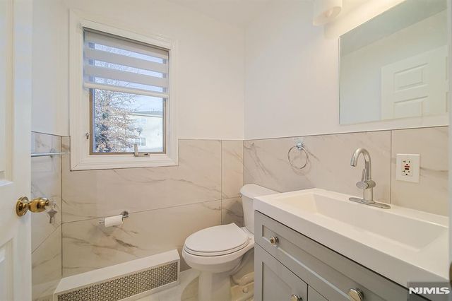 333 Highland Avenue B, Palisades Park, NJ 07650