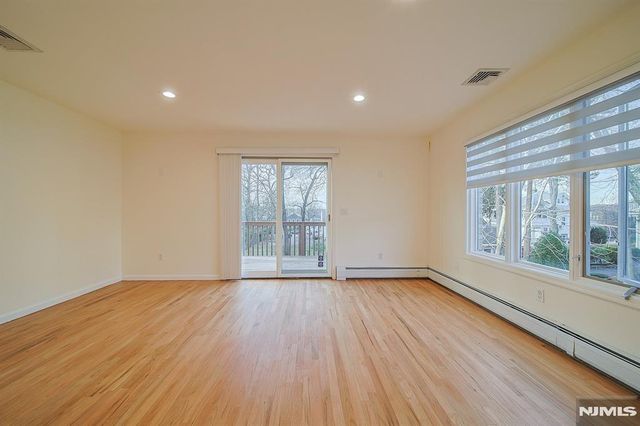 333 Highland Avenue B, Palisades Park, NJ 07650