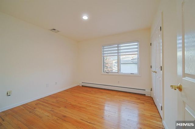 333 Highland Avenue B, Palisades Park, NJ 07650