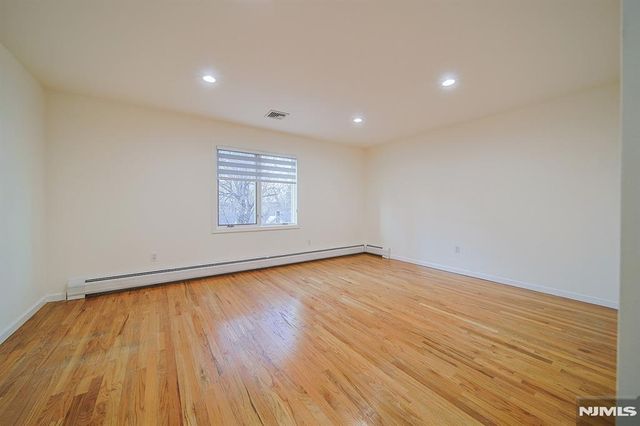 333 Highland Avenue B, Palisades Park, NJ 07650