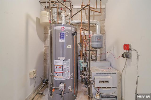 333 Highland Avenue B, Palisades Park, NJ 07650