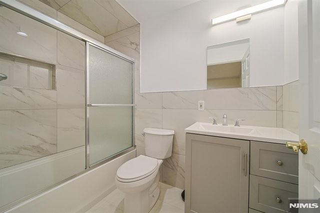 333 Highland Avenue B, Palisades Park, NJ 07650