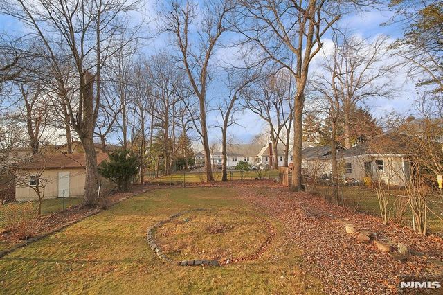 333 Highland Avenue B, Palisades Park, NJ 07650