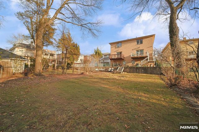 333 Highland Avenue B, Palisades Park, NJ 07650