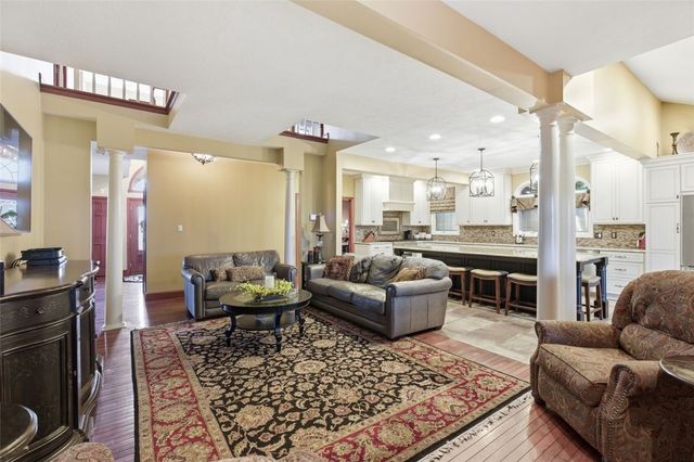 262 Hickory Heights Dr, South Fayette, PA 15017