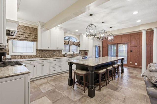 262 Hickory Heights Dr, South Fayette, PA 15017