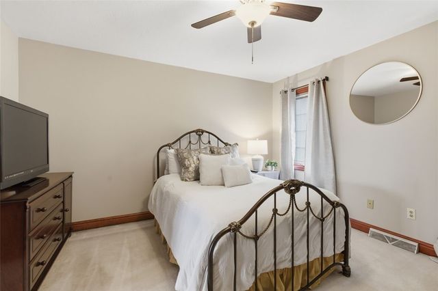 262 Hickory Heights Dr, South Fayette, PA 15017