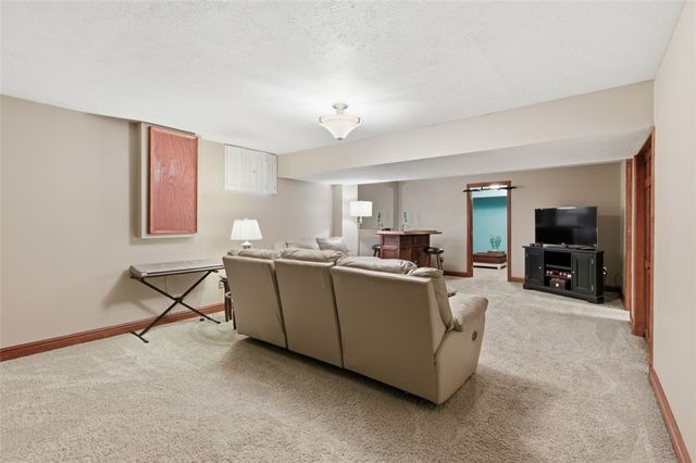 262 Hickory Heights Dr, South Fayette, PA 15017