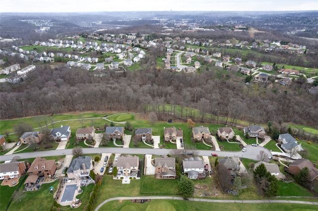 262 Hickory Heights Dr, South Fayette, PA 15017