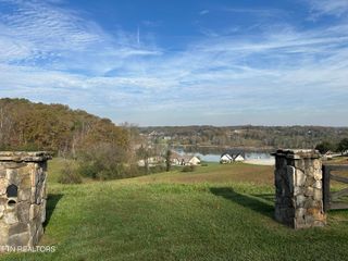 560 River Rd, Loudon, TN 37774