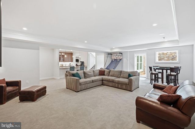 6909 ARBOR LN, Mclean, VA 22101