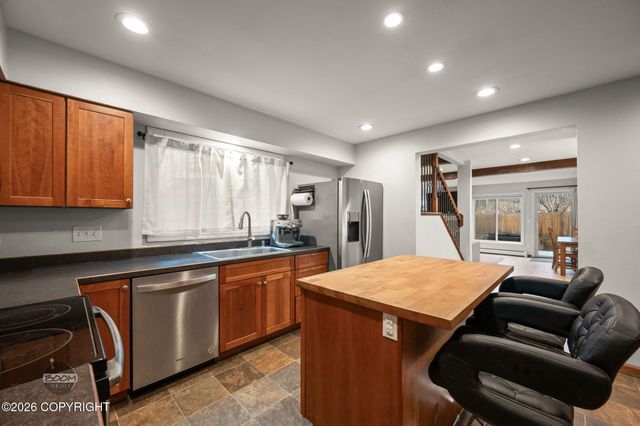 6654 Lakeway Drive, Anchorage, AK 99502