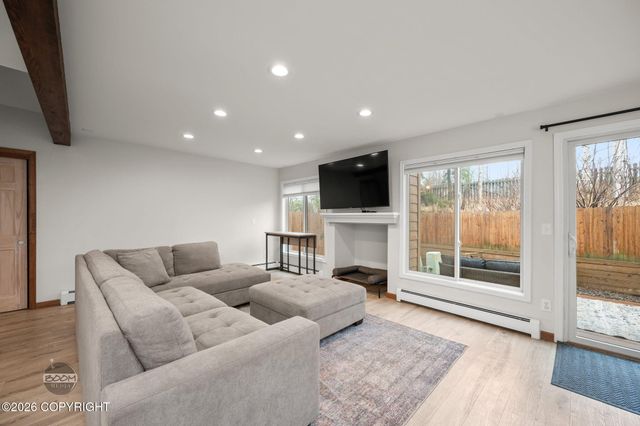 6654 Lakeway Drive, Anchorage, AK 99502