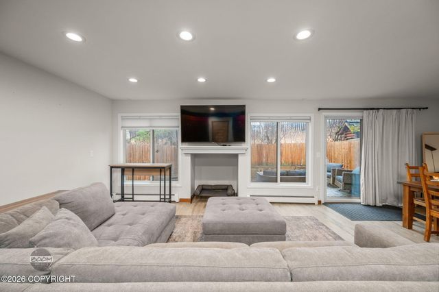 6654 Lakeway Drive, Anchorage, AK 99502