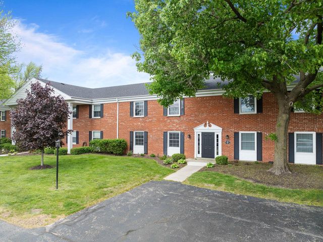 348 County Road B #8, Fontana, WI 53125