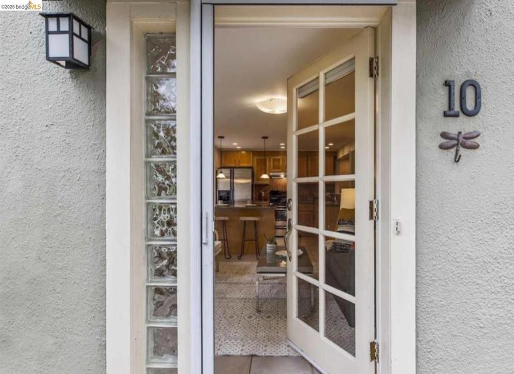 Image 1 of property listing at 2725 Prince St. 10, Berkeley, CA 94705