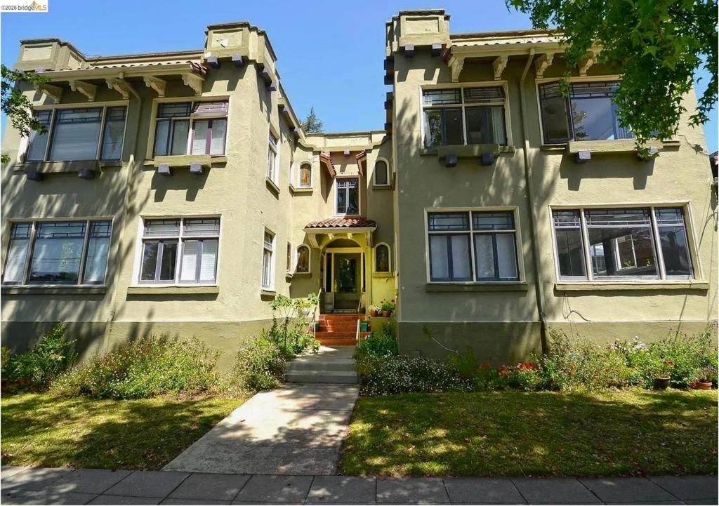 Image 2 of property listing at 2725 Prince St. 10, Berkeley, CA 94705