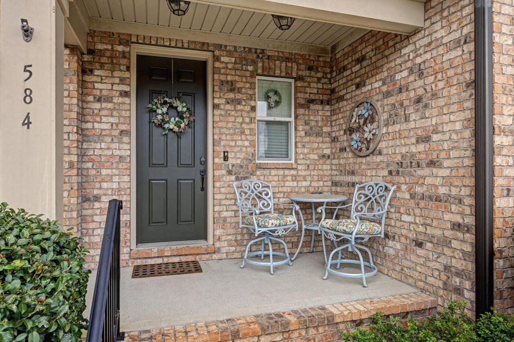 584 Falcon Trail, Niceville, FL 32578